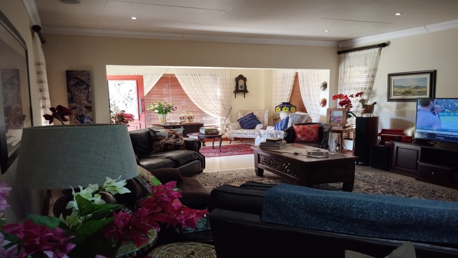 3 Bedroom Property for Sale in Van Der Hoff Park North West